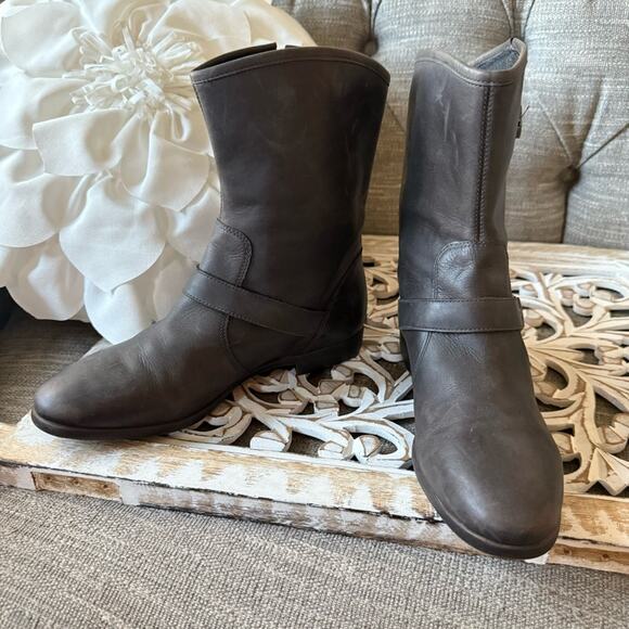 UGG Leather Ankle Boots Women’s 8 - Picture 6 of 9